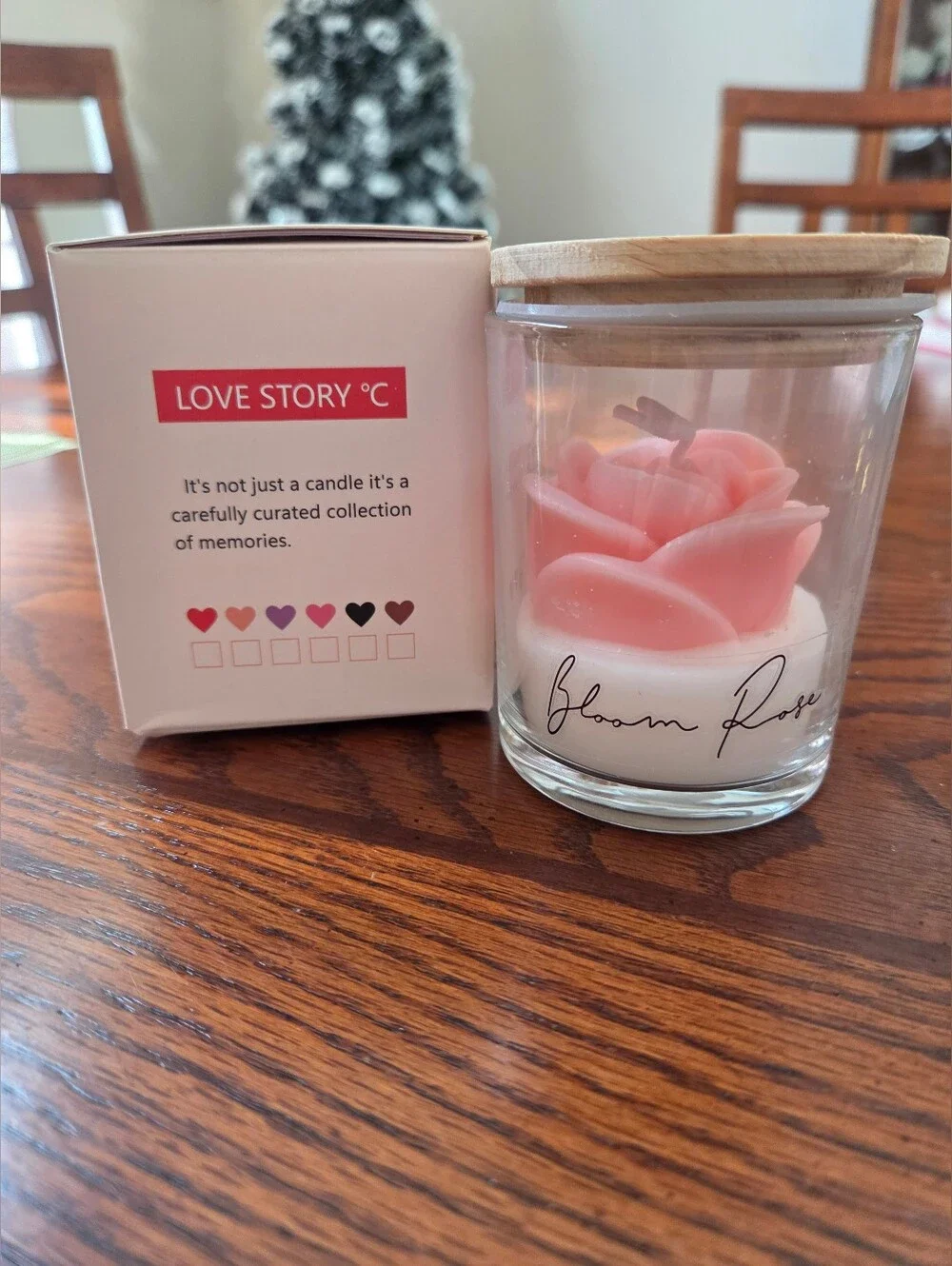 Love Story C Candle Blossom Rose with Wooden Lid